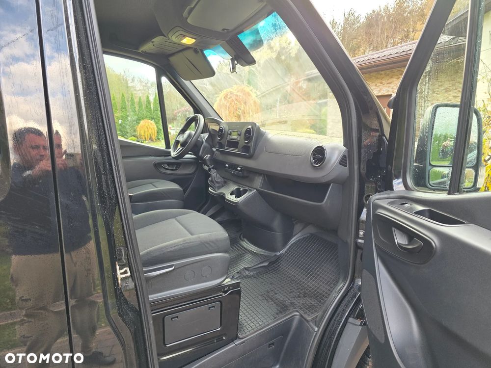 Mercedes-Benz Sprinter - 12