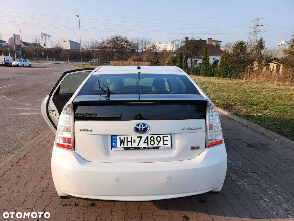 Toyota Prius 1.8 HSD Prestige - 11