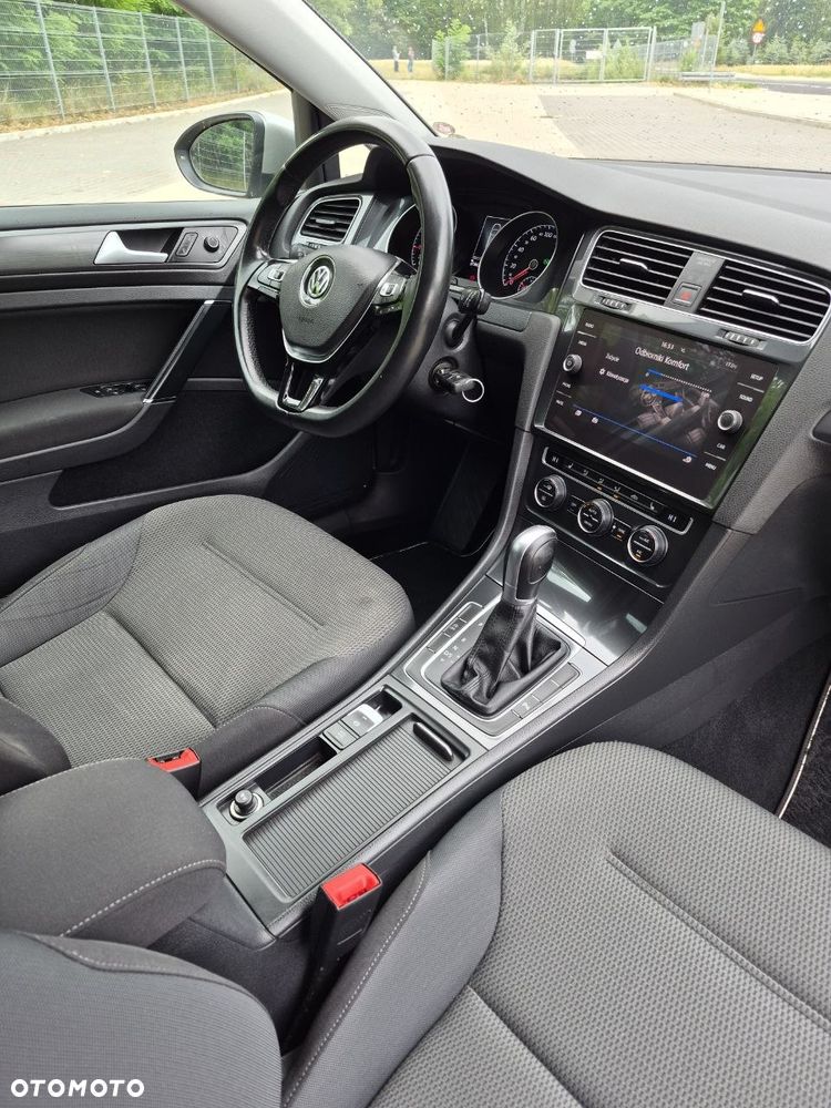 Volkswagen Golf 1.5 TSI BlueMotion ACT DSG Comfortline - 19