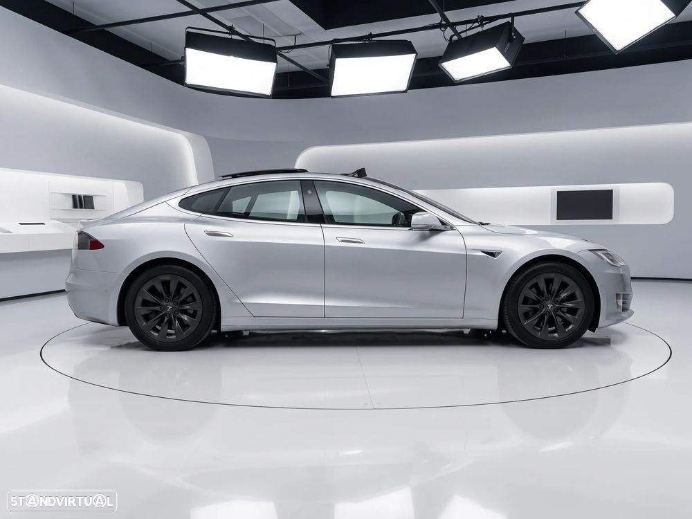 Tesla Model S - 4