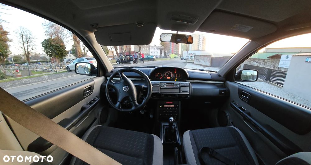 Nissan X-Trail 2.0 4x2 Comfort - 32