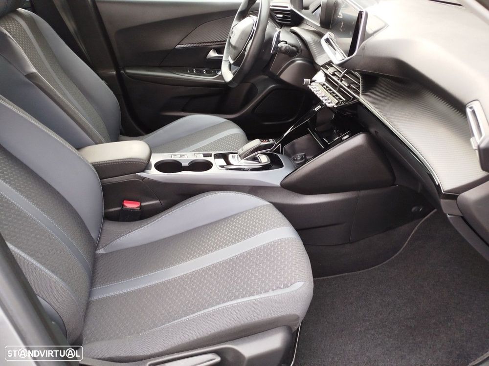 Peugeot 2008 1.2 PureTech Allure EAT8 - 21