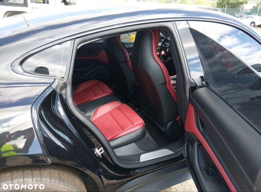 Porsche Taycan - 10