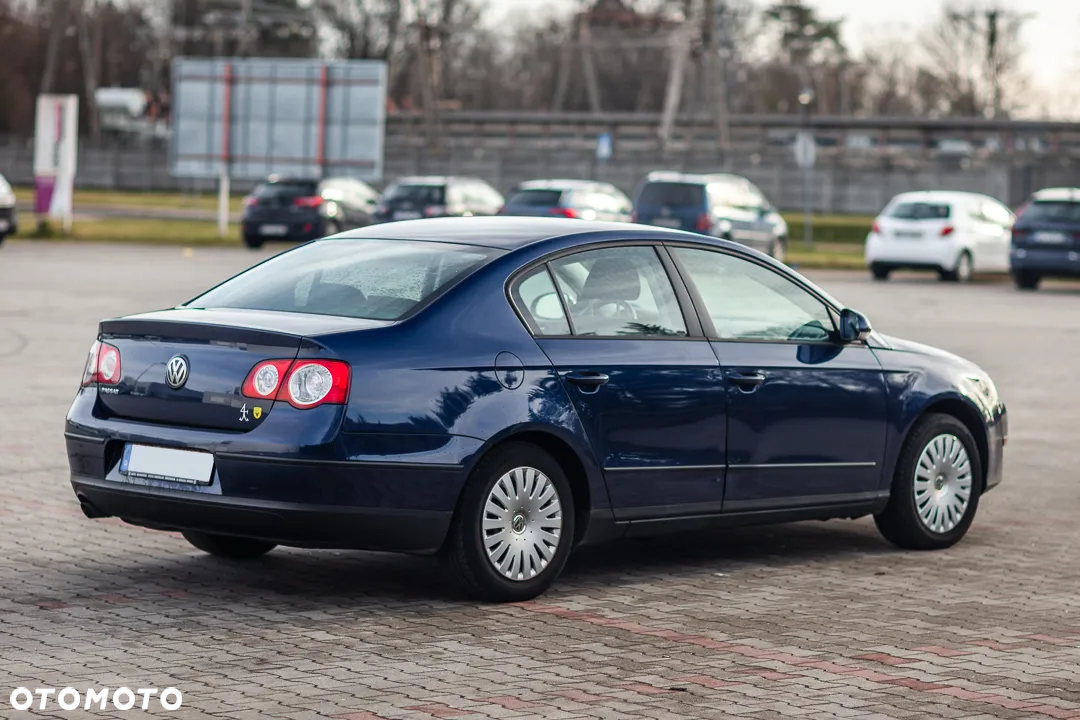 Volkswagen Passat 1.6 Comfortline - 8