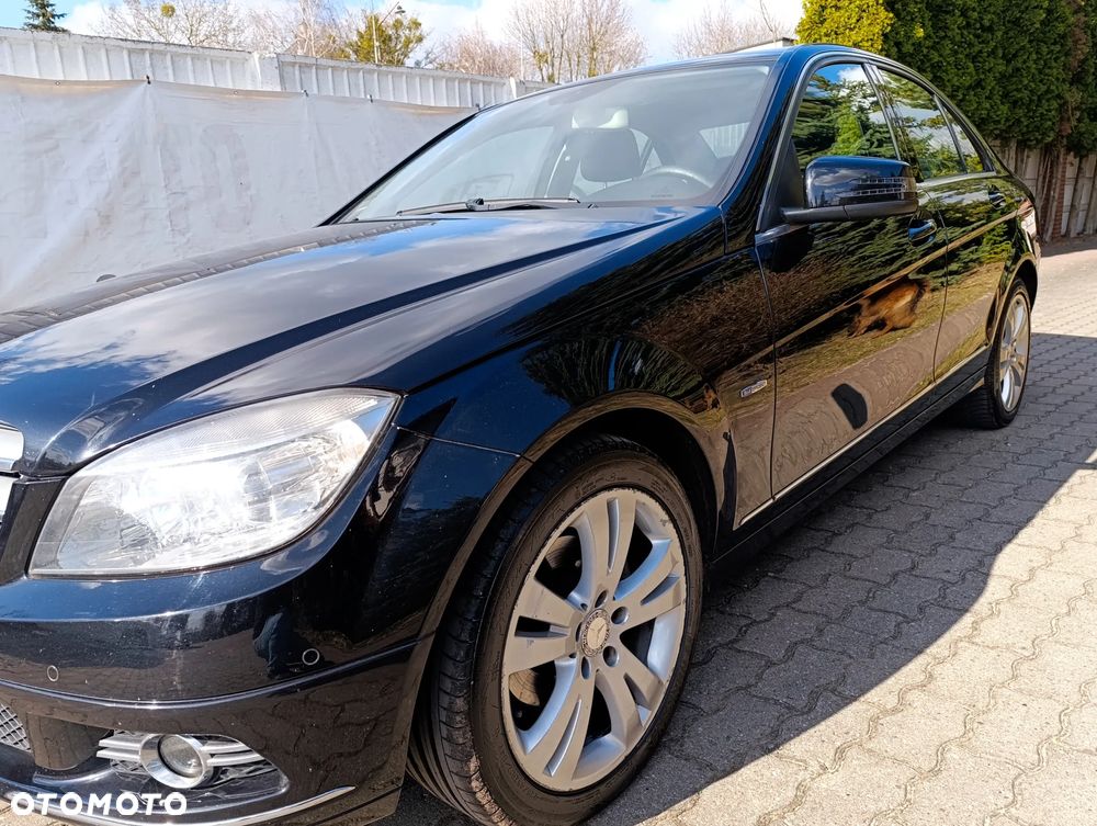 Mercedes-Benz Klasa C 180 CGI BlueEFFICIENCY Avantgarde - 13