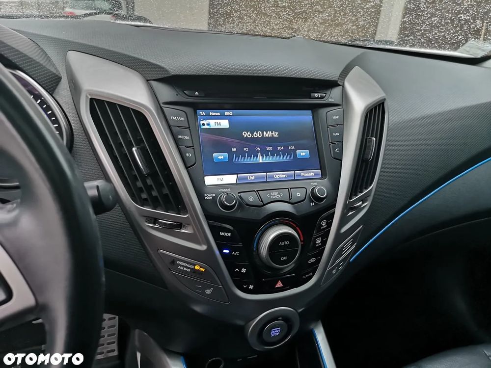 Hyundai Veloster 1.6 GDI Premium - 26