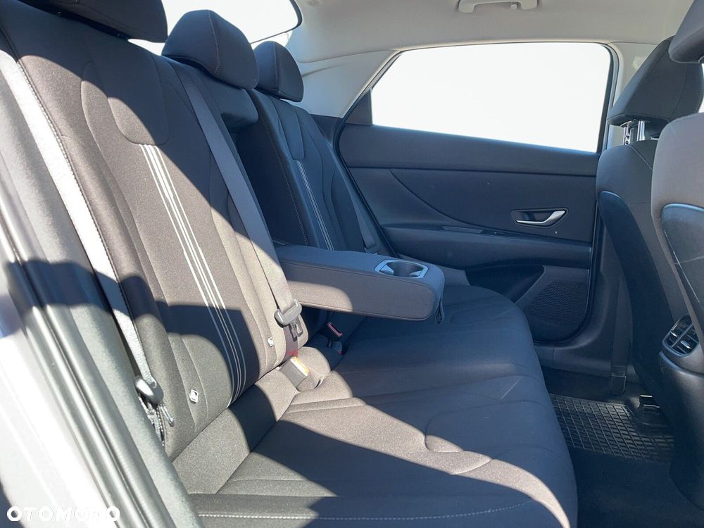 Hyundai Elantra 1.6 Smart CVT - 19