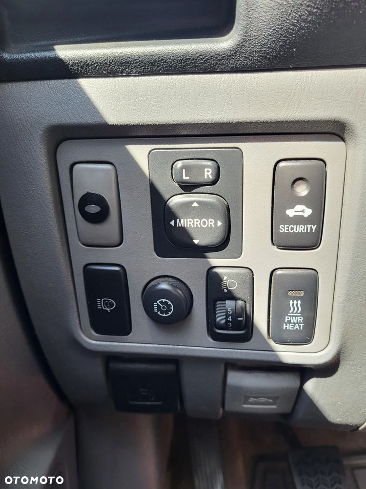 Toyota Hilux 3.0 D-4D Invincible - 22