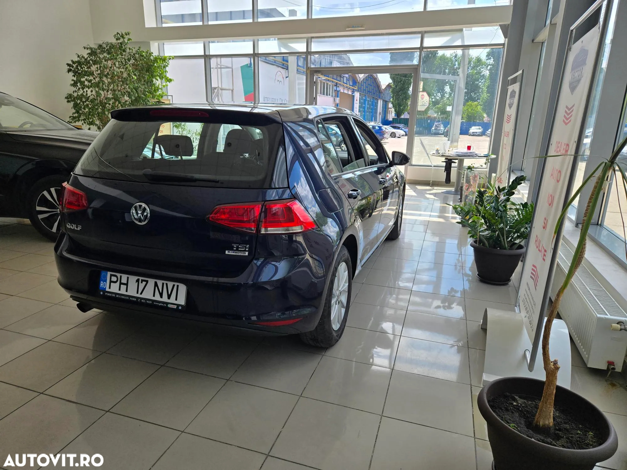 Volkswagen Golf 1.2 TSI BMT Comfortline - 24