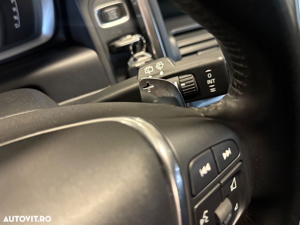 Volvo XC 60 D4 AWD Geartronic Momentum - 18