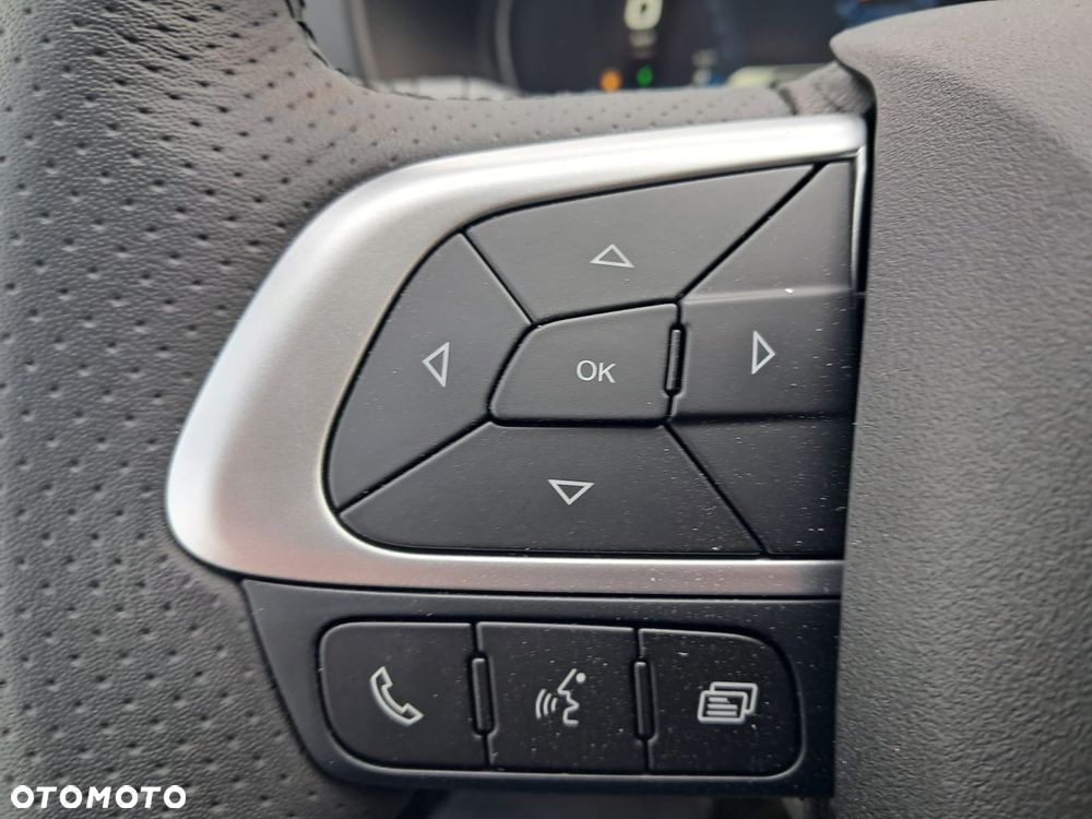 Iveco Daily 35S18 izoterma 8 EP z spojlerem i agregatem - 24
