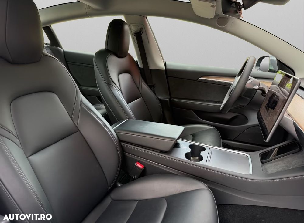 Tesla Model 3 Long Range - 12