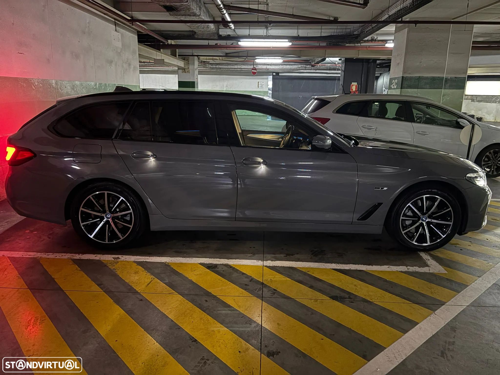 BMW 520 e Pack M - 1