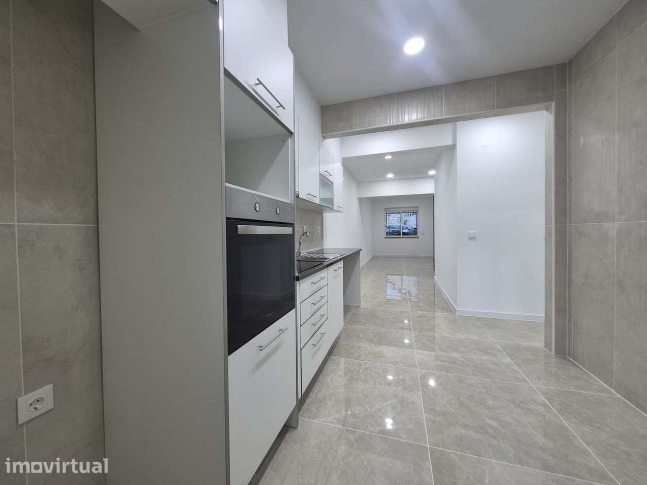 Apartamento T2 Remodelado com Suite - Grande imagem: 2/19