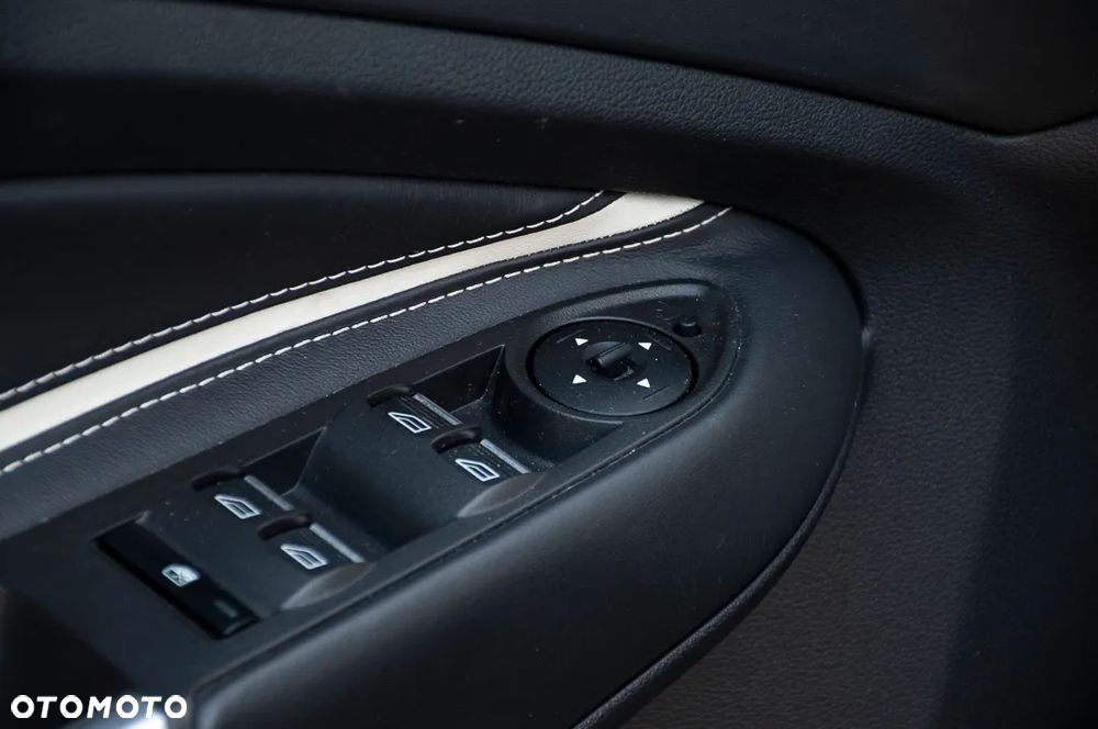 Ford Kuga - 37