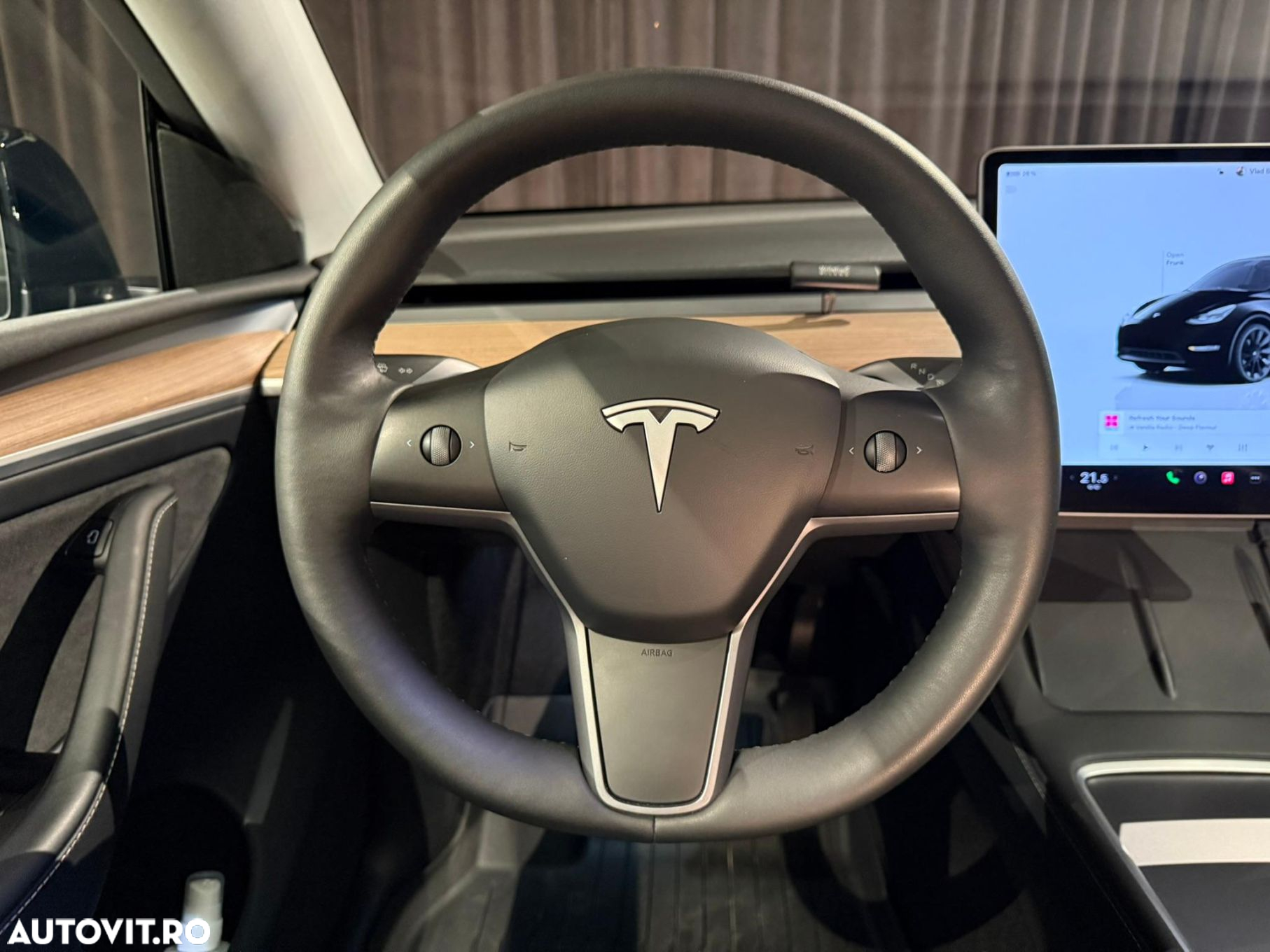 Tesla Model Y Long Range Dual Motor AWD - 15