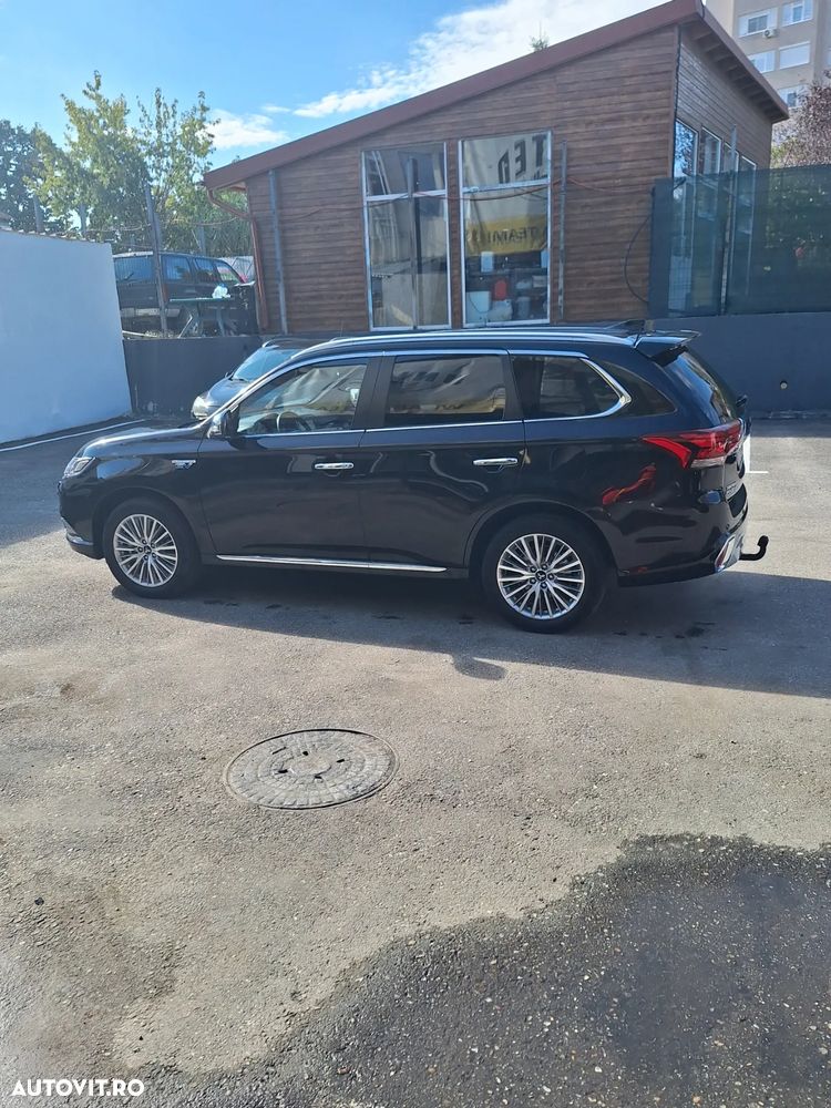 Mitsubishi Outlander PHEV 2.4 L 4X4 Instyle+ - 9