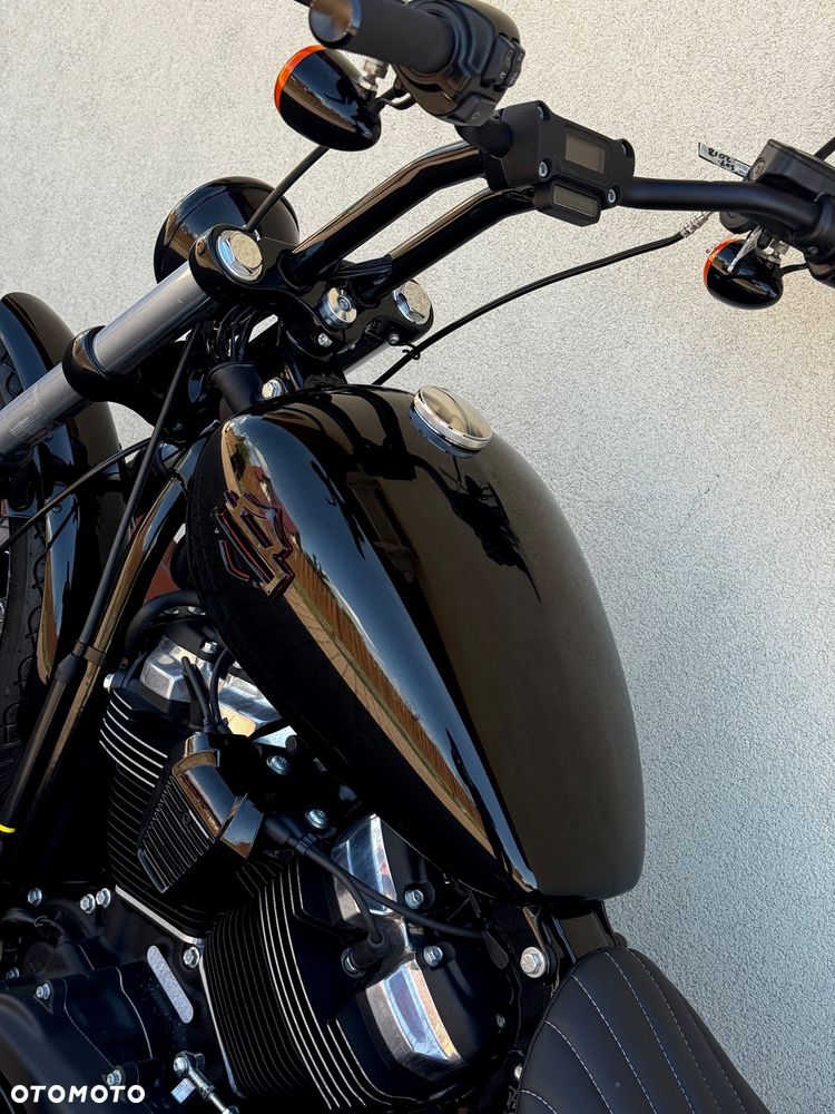 Harley-Davidson Softail Street Bob - 22