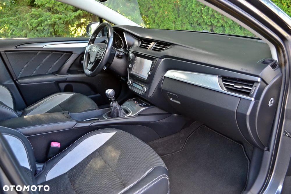 Toyota Avensis 2.0 D-4D Prestige - 12