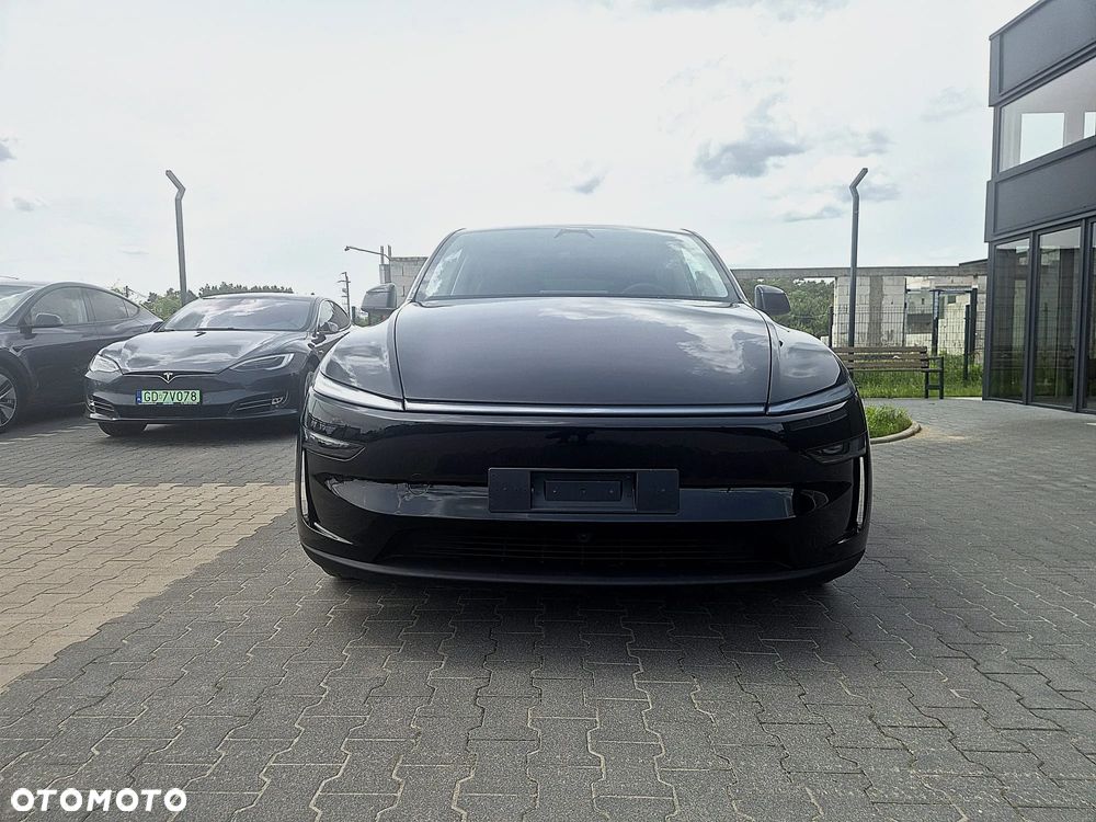 Tesla Model Y Long Range AWD - 13