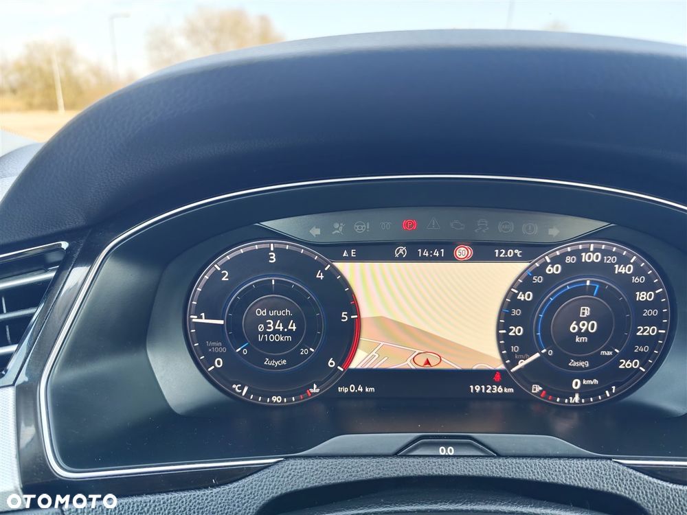 Volkswagen Passat - 25