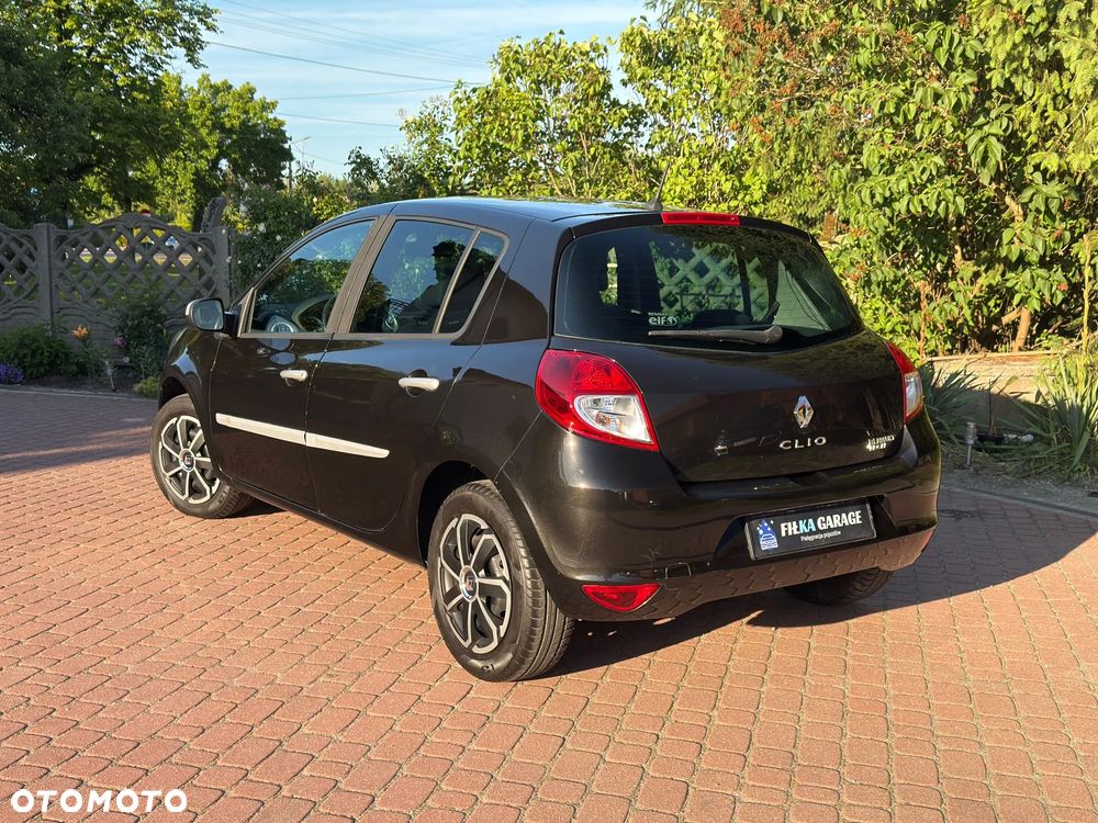 Renault Clio - 9