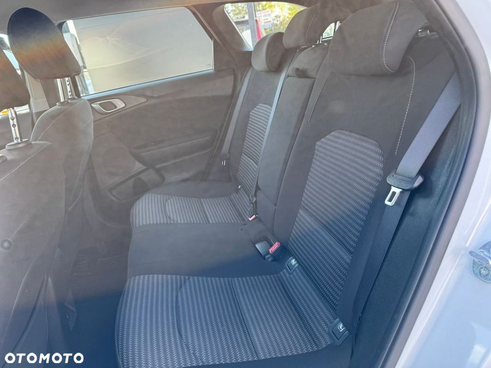 Kia Ceed 1.5 T-GDI M - 19