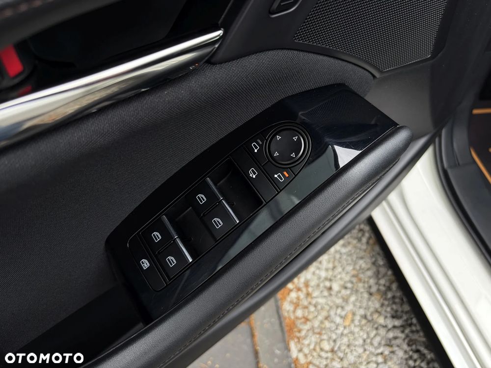 Mazda 3 SKYACTIV-G 2.0 M-Hybrid DRIVE - 32