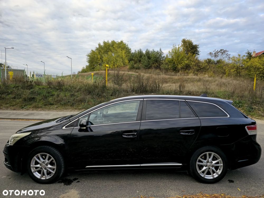 Toyota Avensis 1.6 Premium - 12