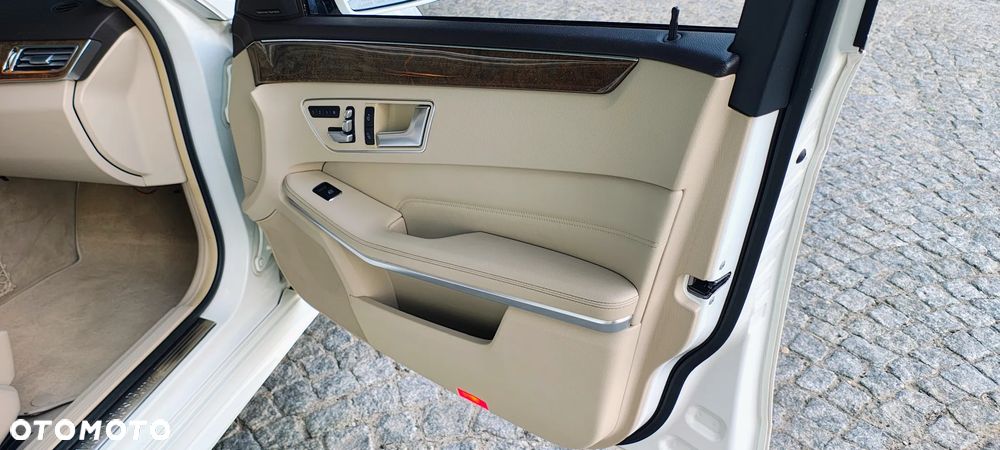 Mercedes-Benz Klasa E 350 4Matic BlueEFFICIENCY 7G-TRONIC Avantgarde - 32
