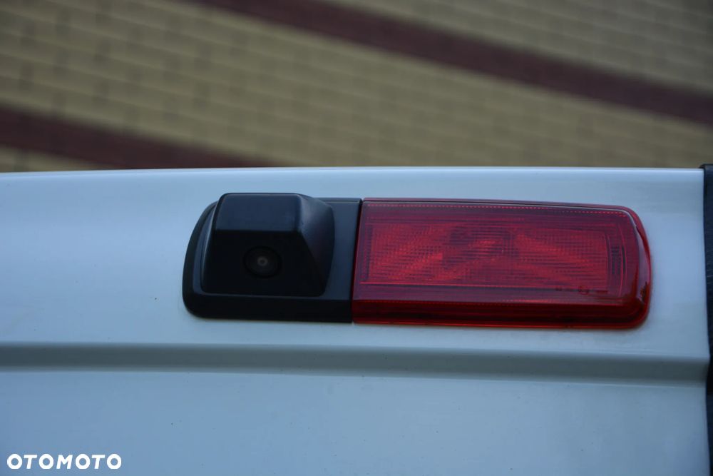 Nissan NV300 - 24