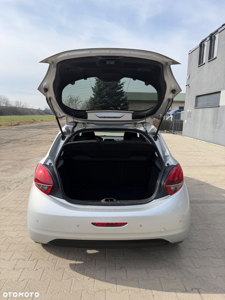 Peugeot 208 - 9