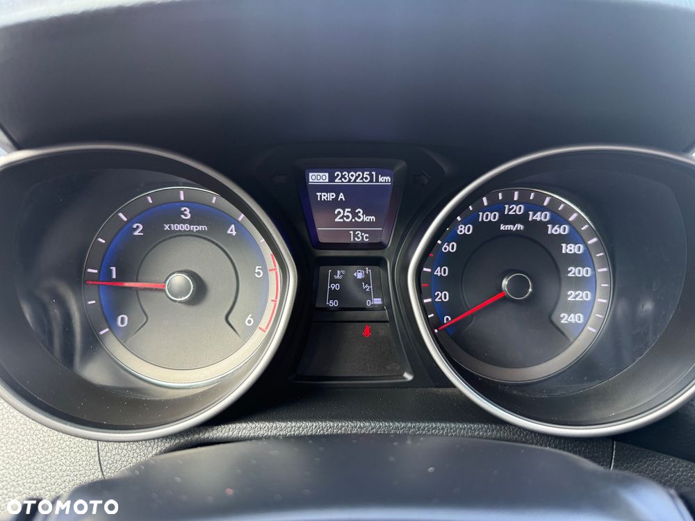 Hyundai i30 blue Kombi 1.6 CRDi YES Gold - 20