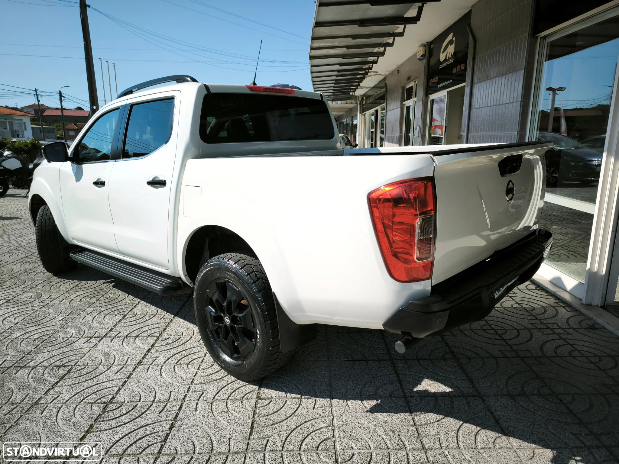 Nissan Navara 2.3 dCi CD 4WD N-Guard - 3