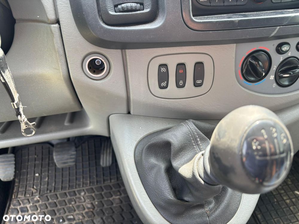 Renault Trafic - 16
