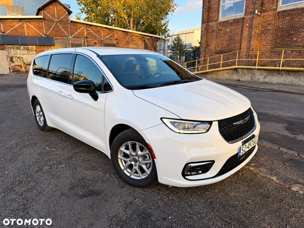 Chrysler Pacifica - 5