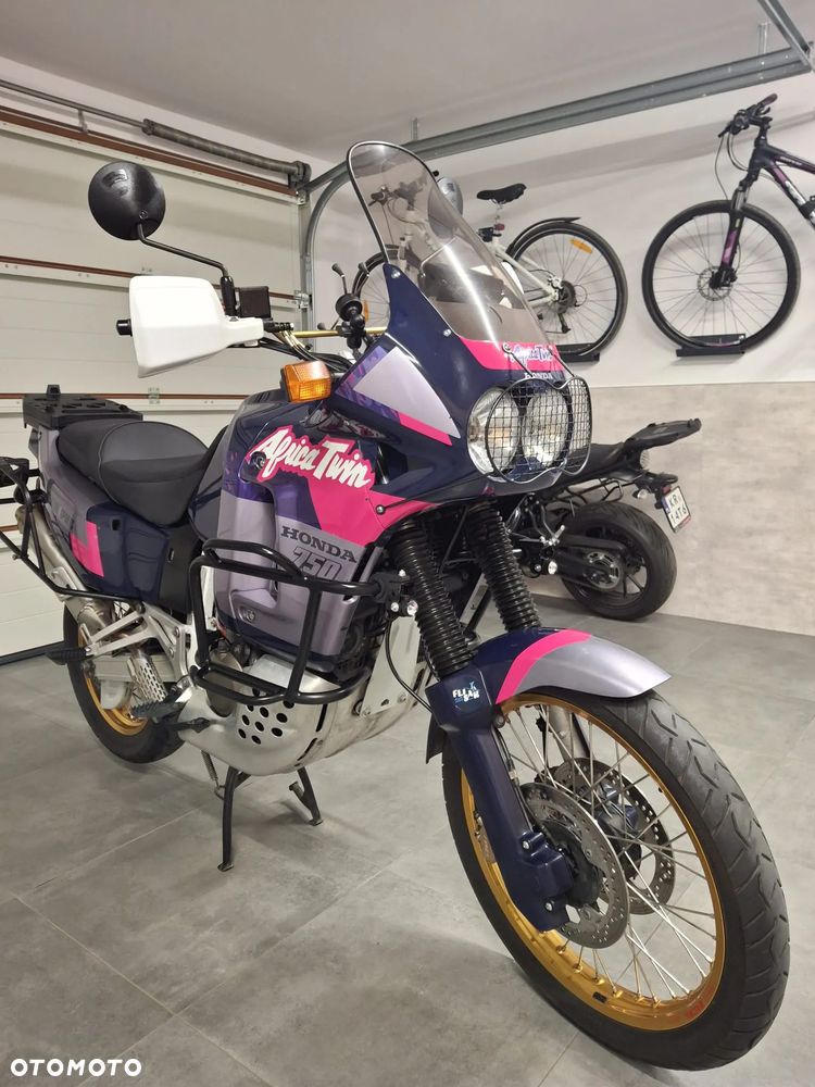 Honda XRV