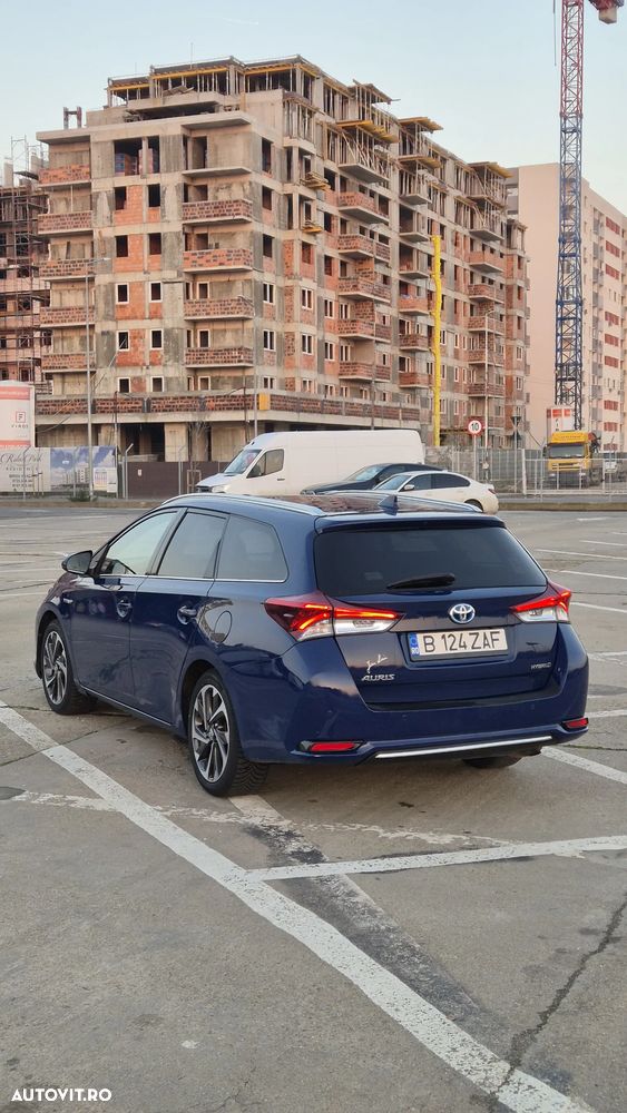 Toyota Auris 1.8 L VVT-i HSD Sol + - 3