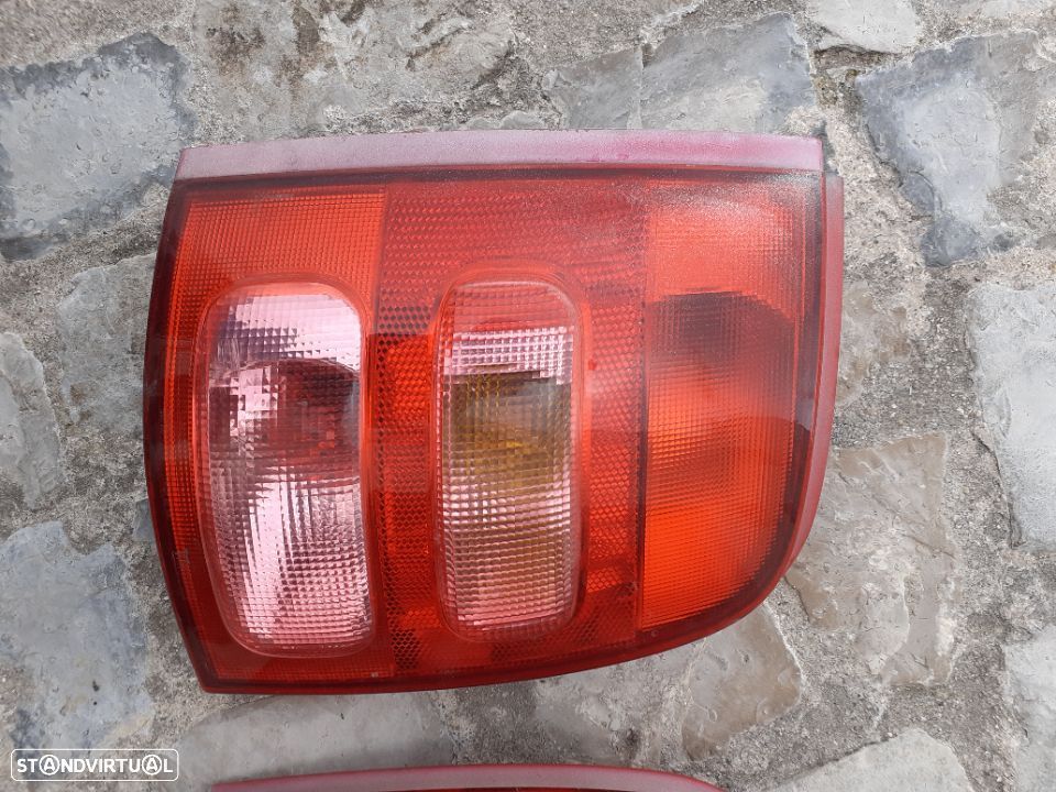 Farois traseiros nissan micra - 2