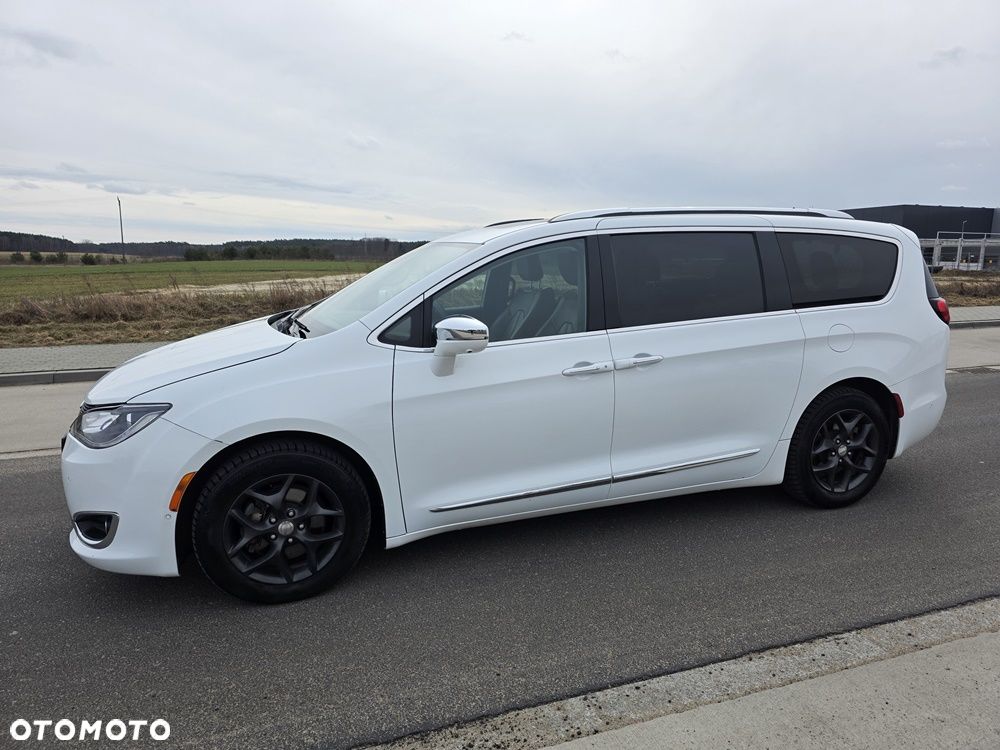 Chrysler Pacifica - 2