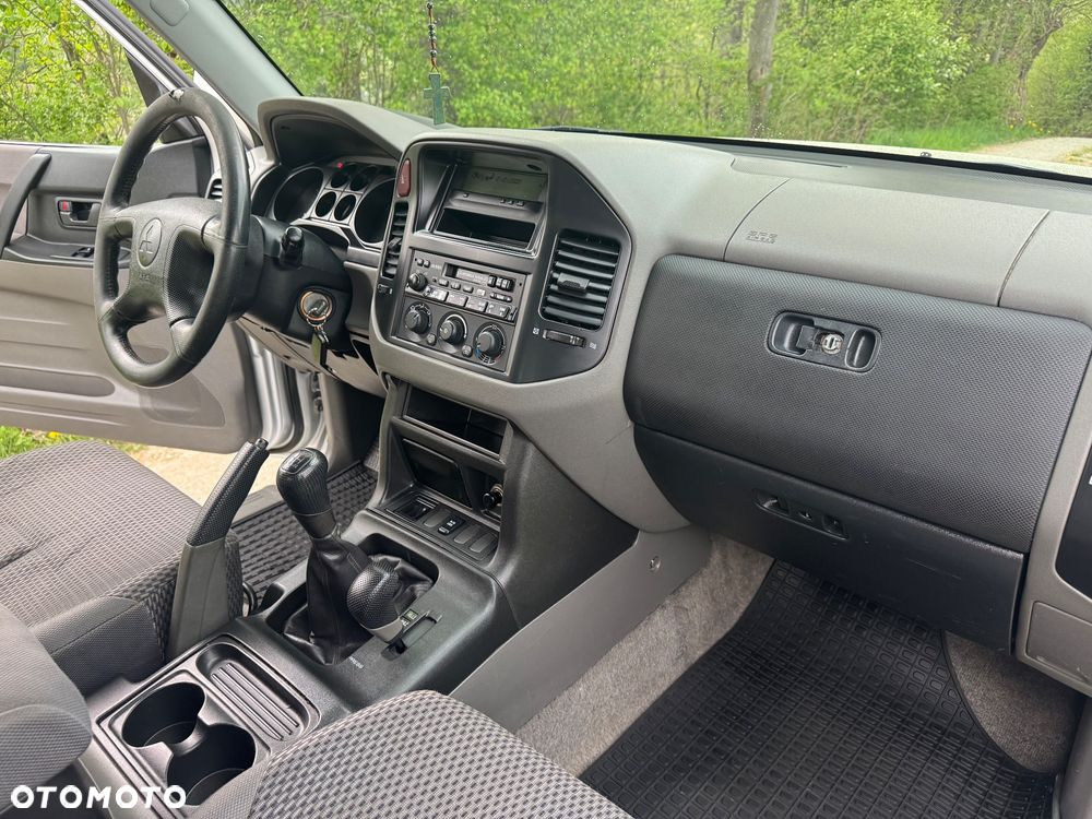 Mitsubishi Pajero - 8