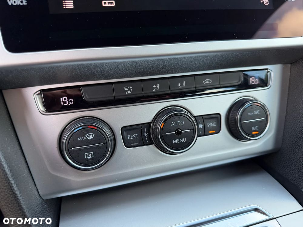 Volkswagen Passat Variant 1.4 TSI BMT ACT Trendline DSG - 25