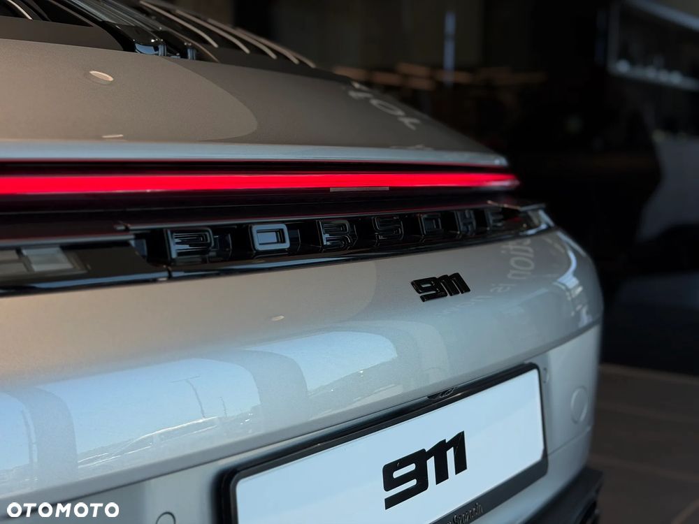 Porsche 911 Carrera 4S - 16