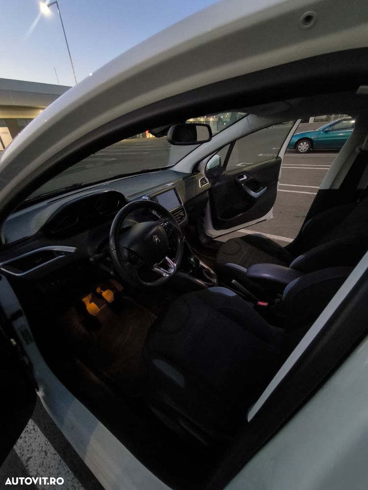PEUGEOT 208 2013 — imagine 12