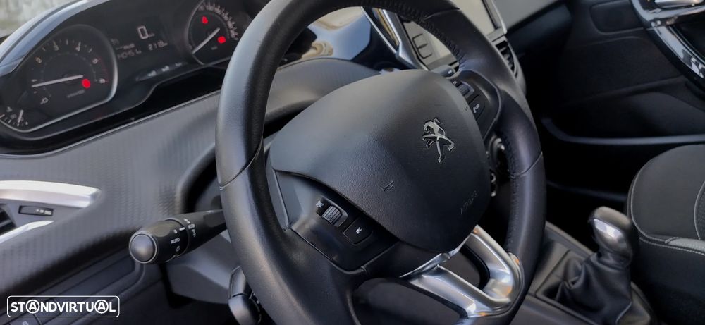 Peugeot 208 1.6 BlueHDi Style - 11