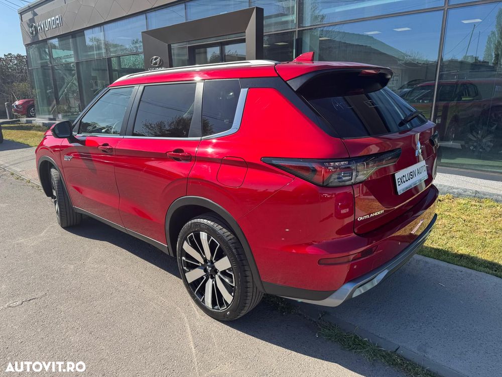 Mitsubishi Outlander 2.4 L 4X4 PHEV Intense - 3