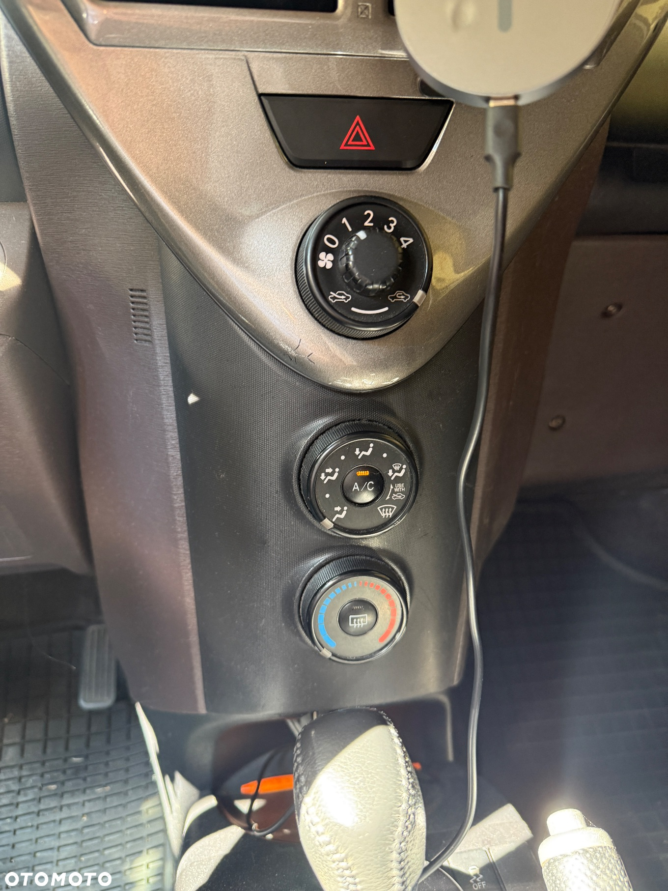 Toyota iQ - 9