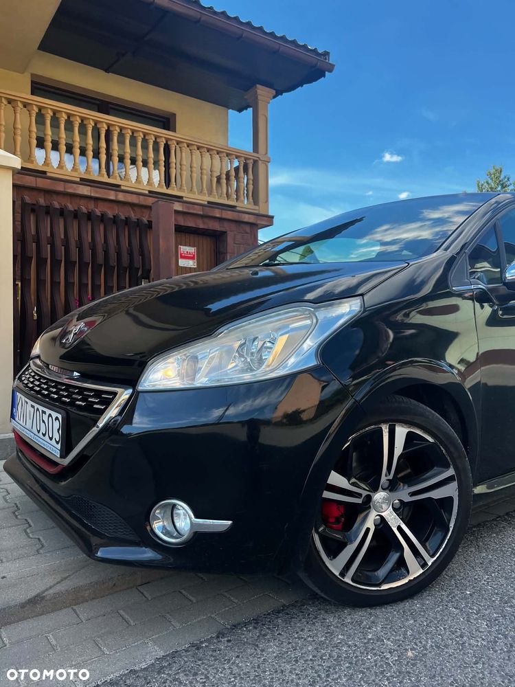 Peugeot 208 - 8