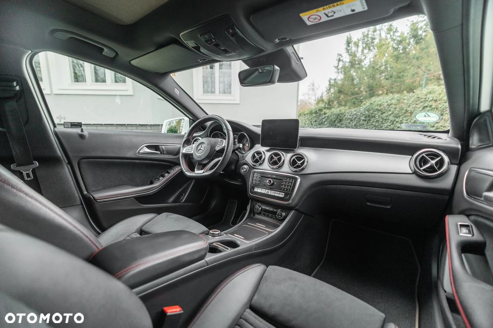 Mercedes-Benz GLA 200 7G-DCT AMG Line - 13