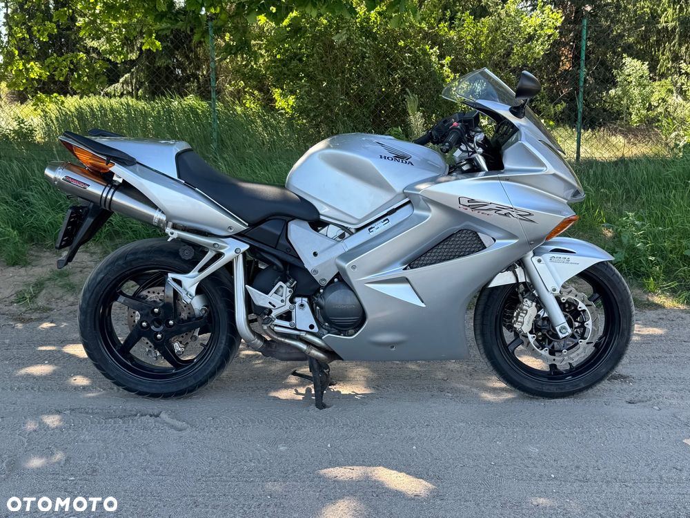 Honda VFR - 2
